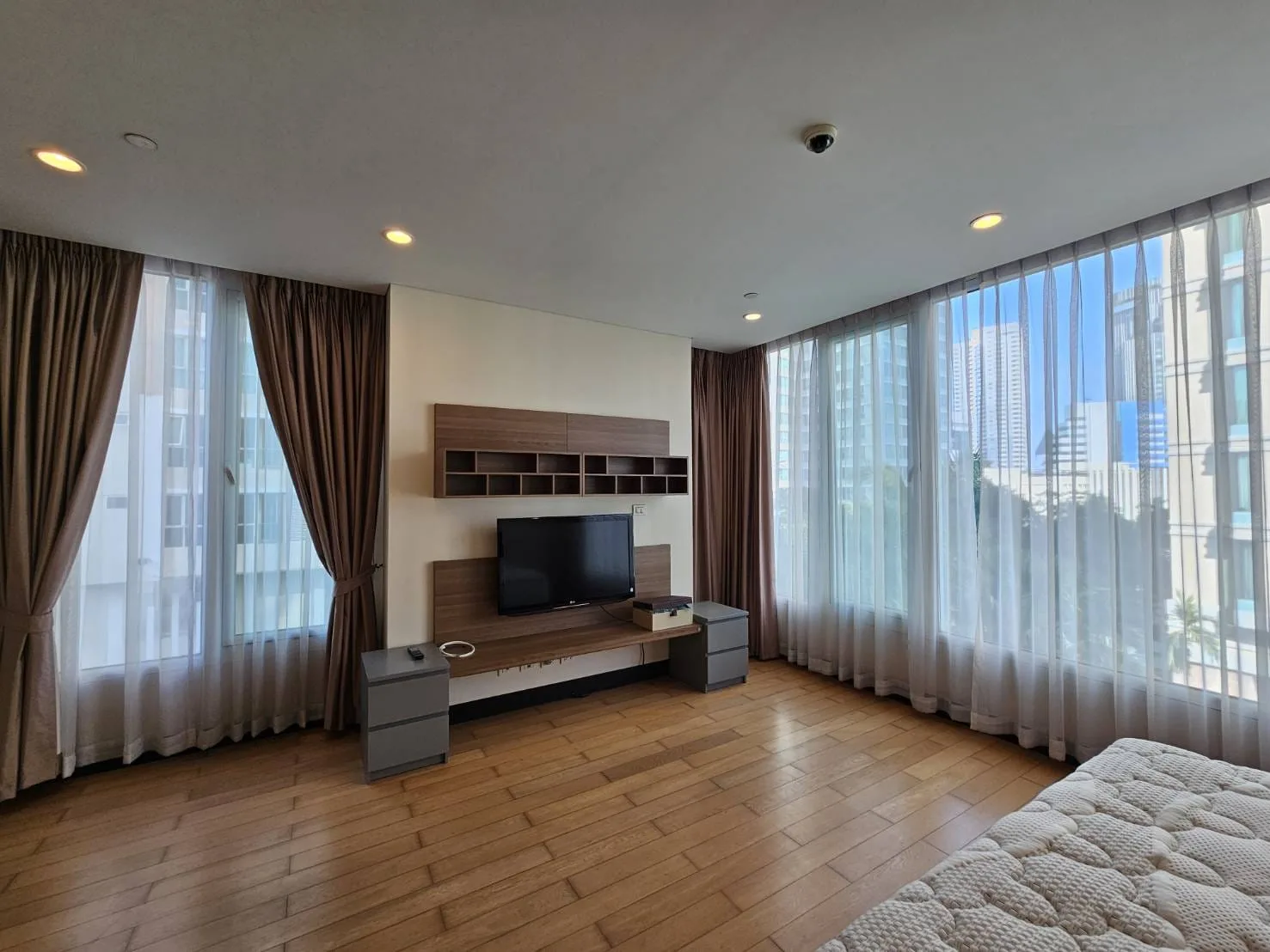 Property photos for The Park Chidlom