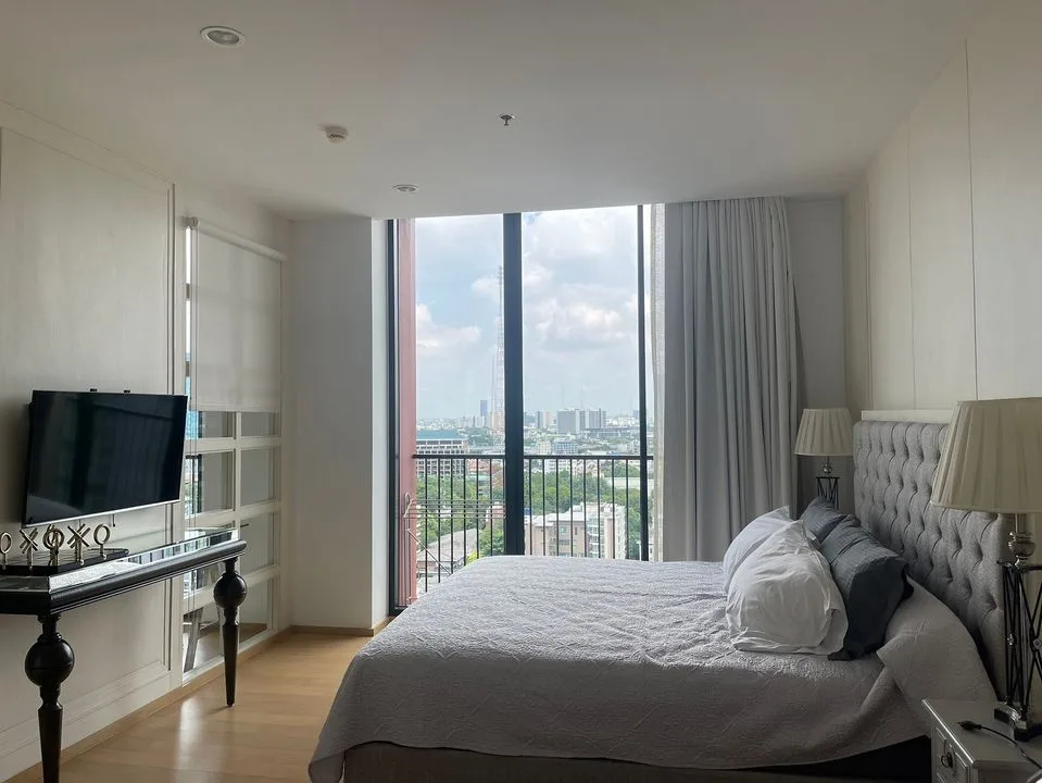 Property photos for Noble ReD