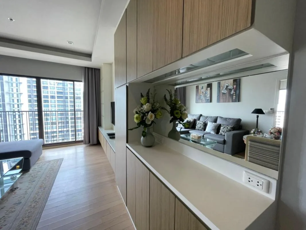 Property photos for Noble Refine
