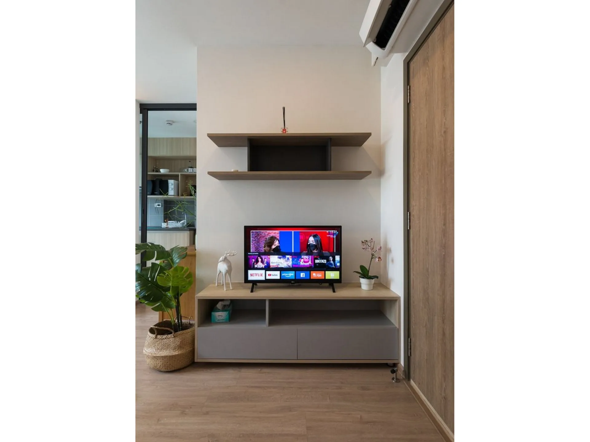 Property photos for IDEO O2