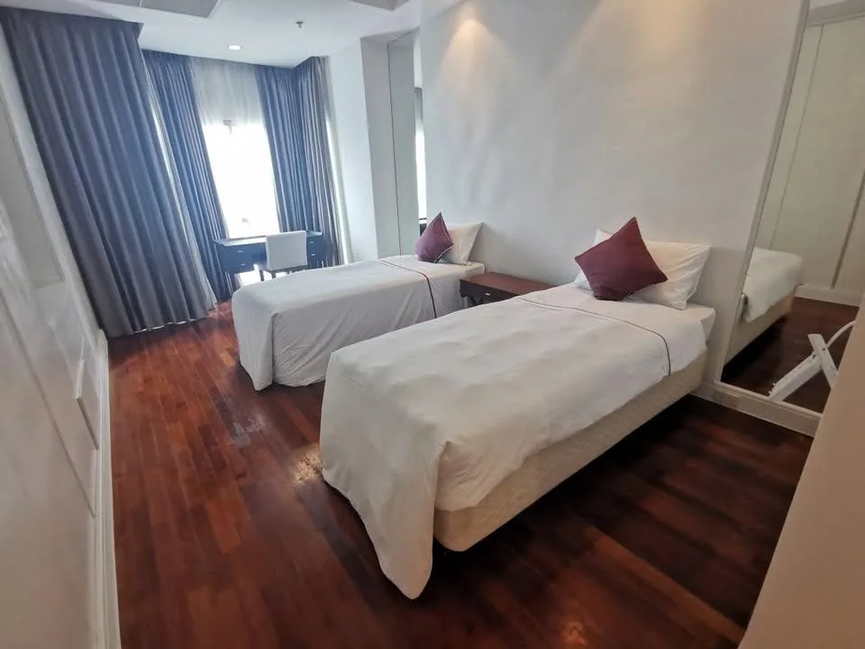 Property photos for Royal Residence Park