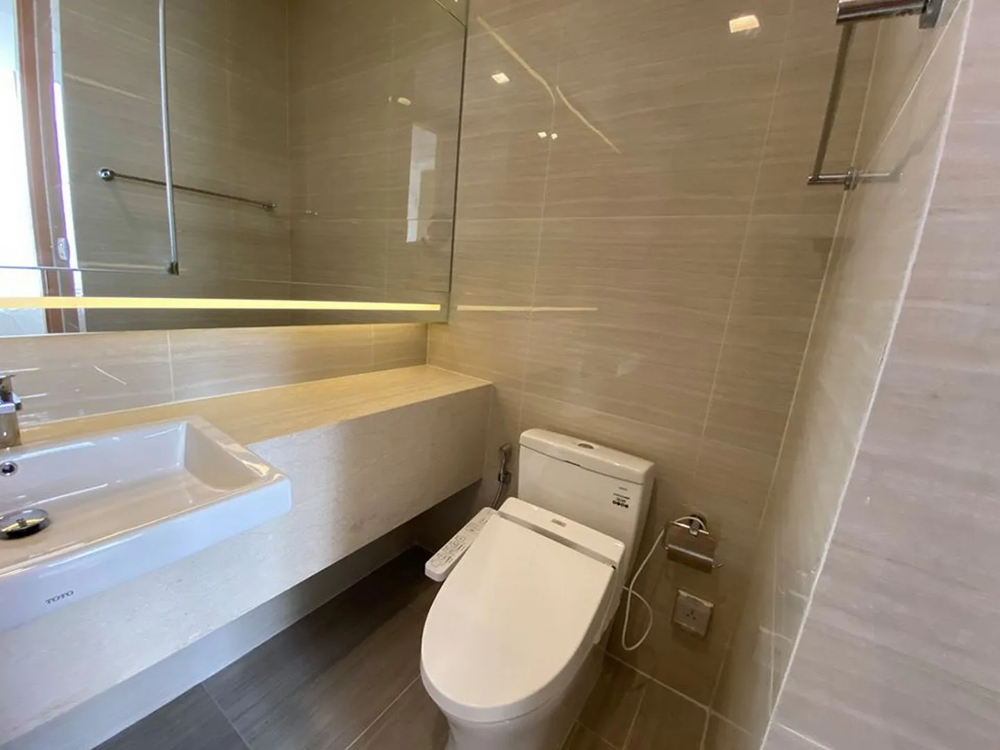 Property photos for Noble BE 33