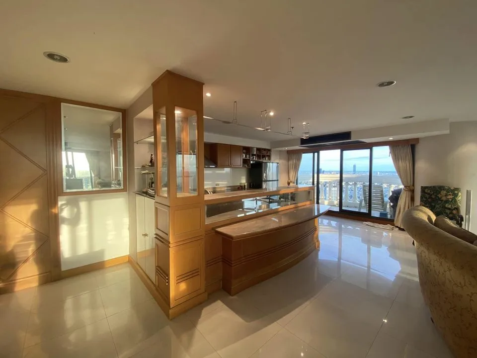Property photos for State Tower