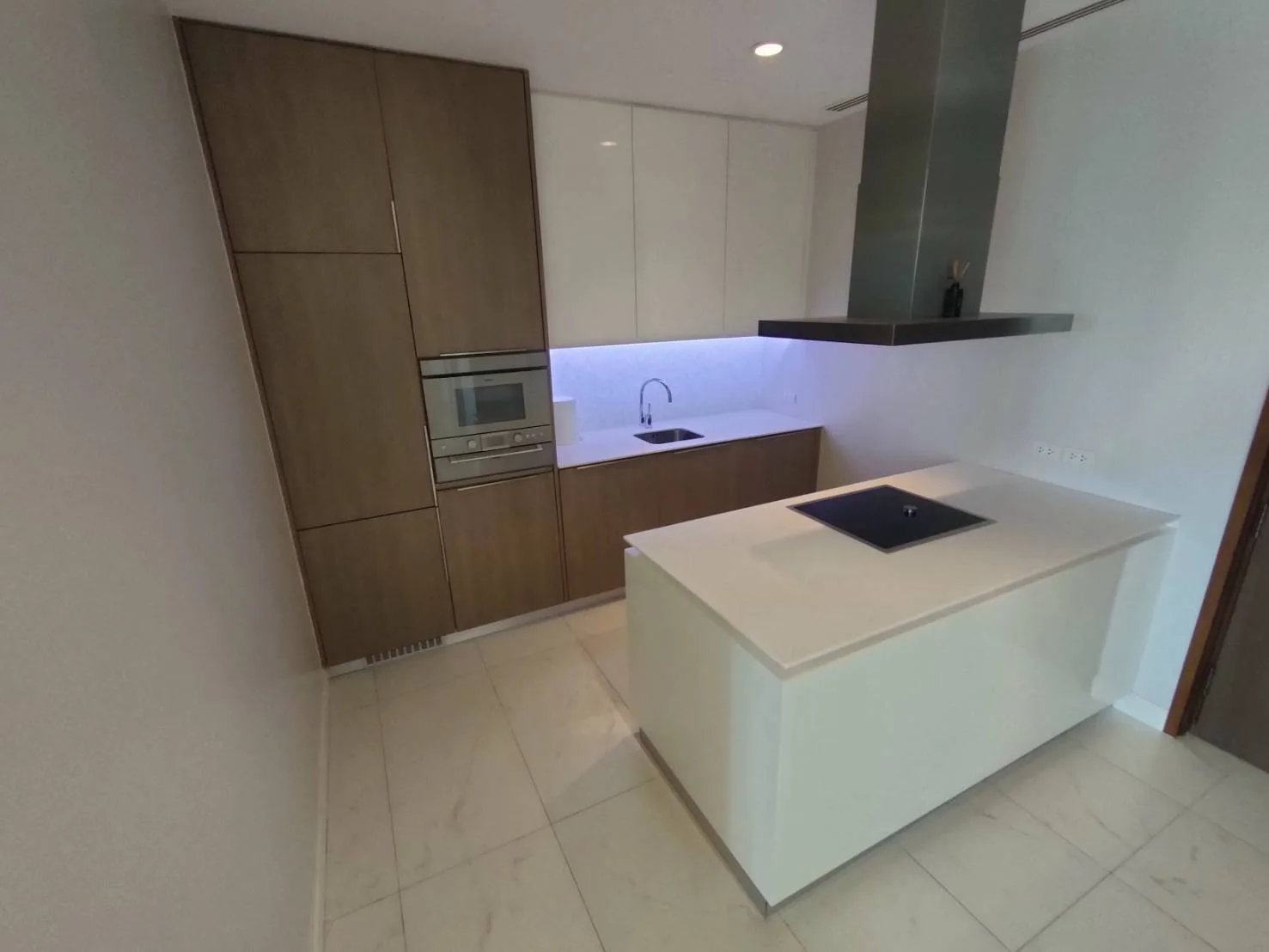 Property photos for 185 Rajadamri