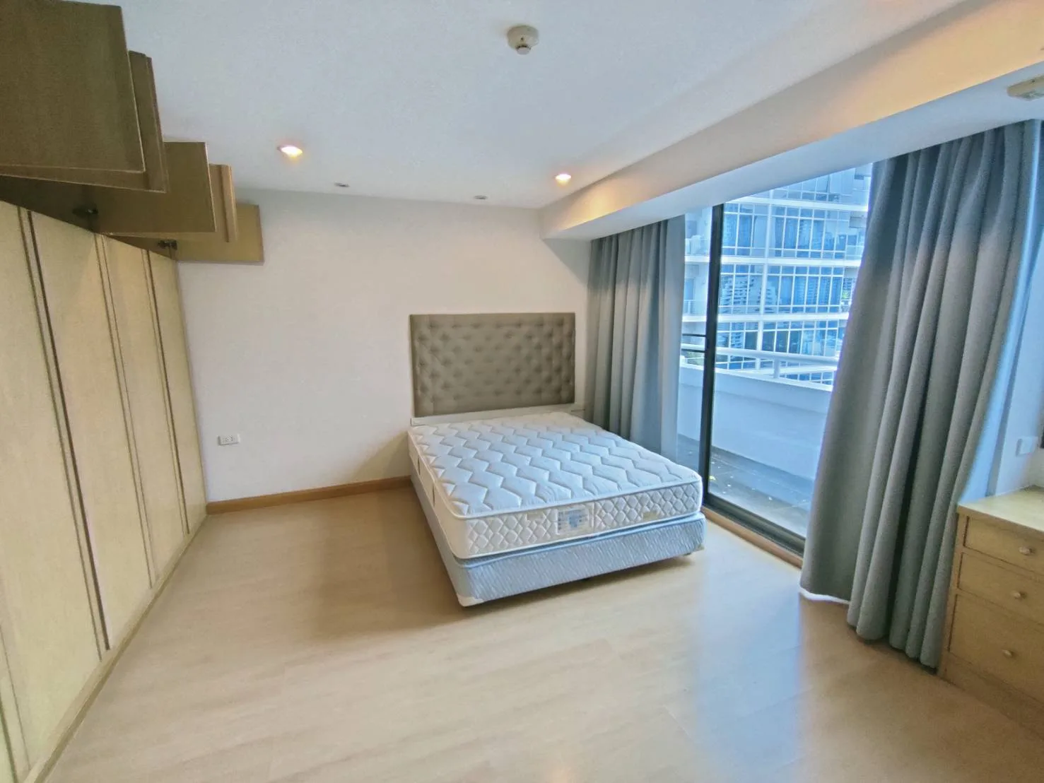 Property photos for Park View Mansion