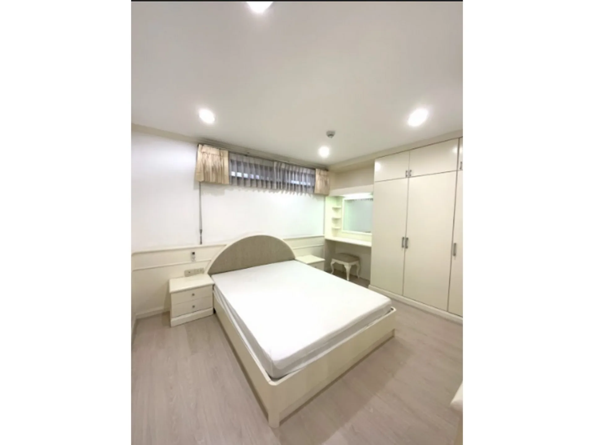 Property photos for Supalai Place