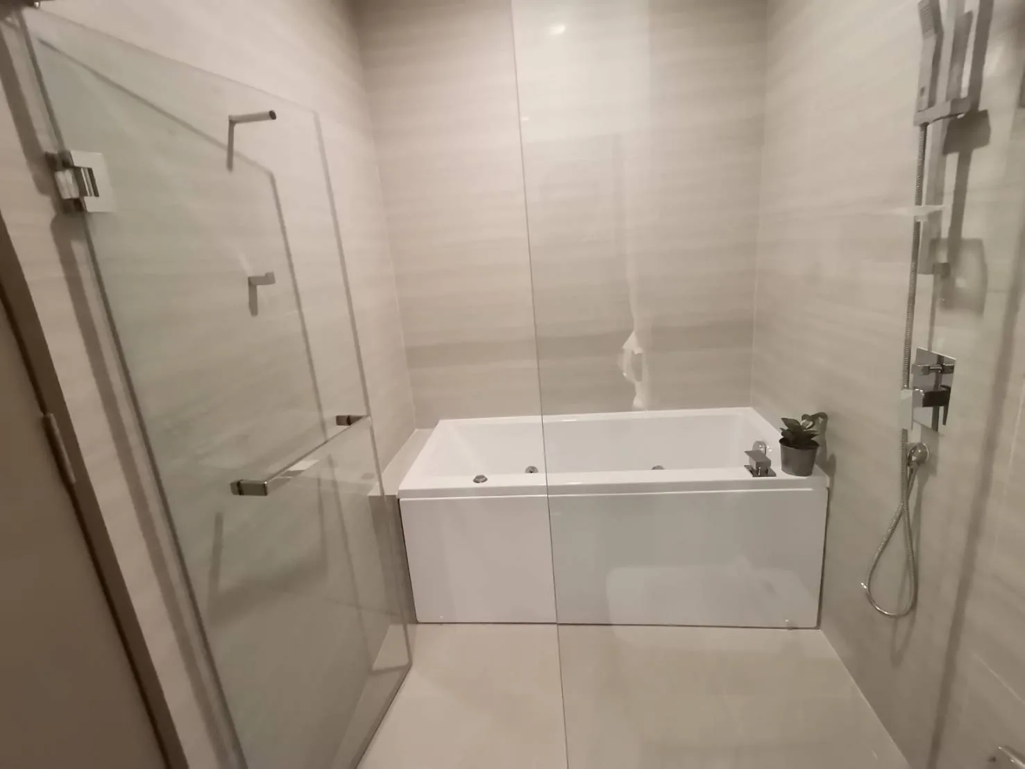 Property photos for Park Origin Thonglor