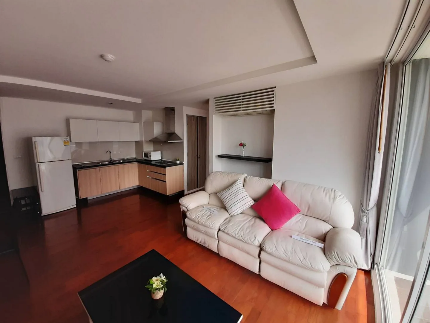 Property photos for Siri On 8