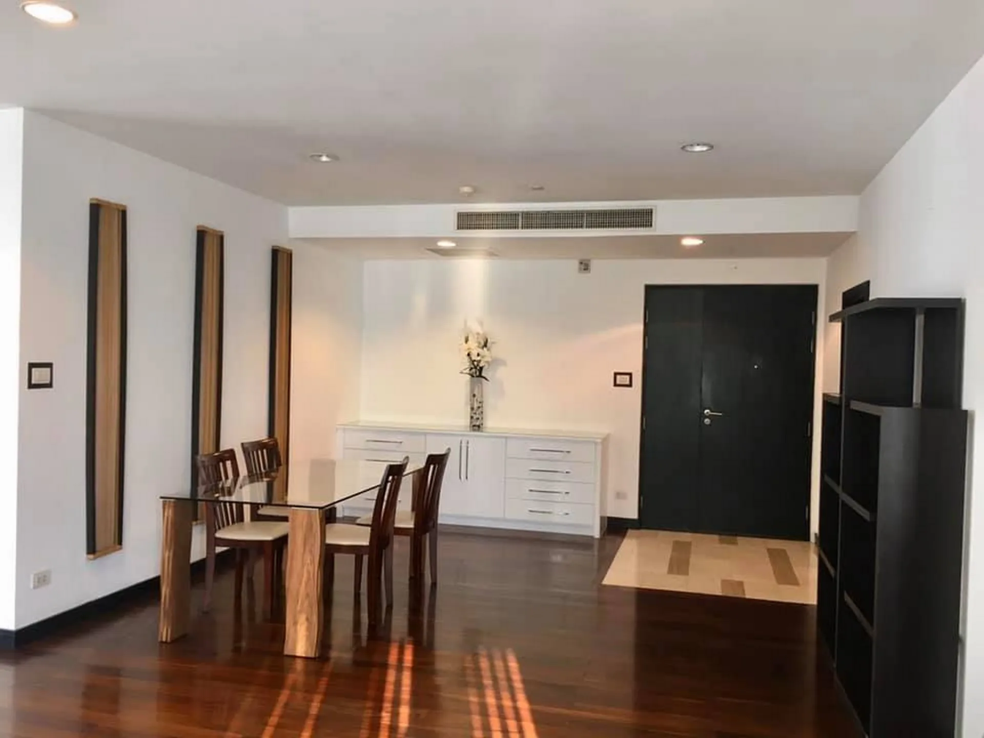 Property photos for Wilshire