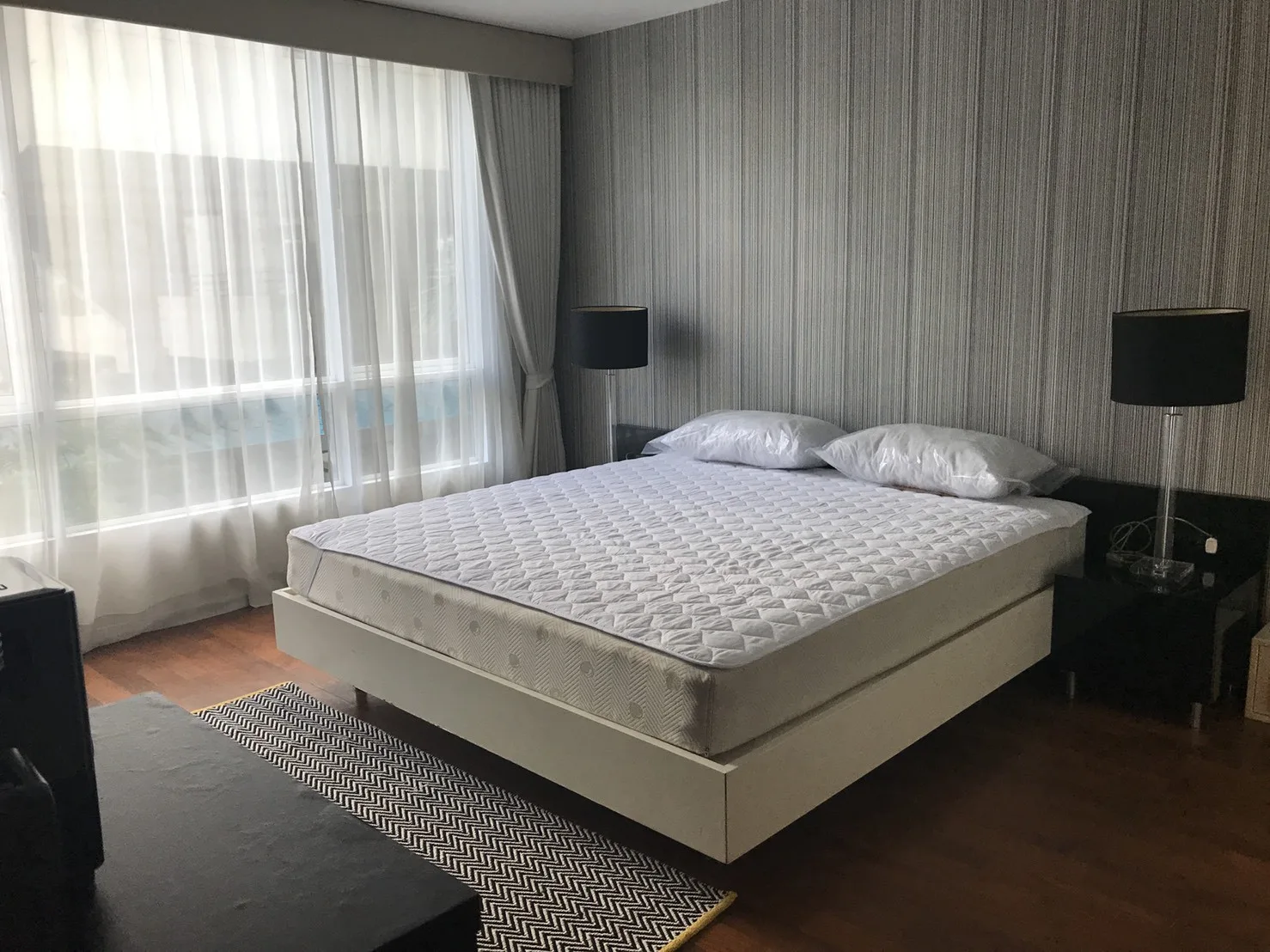 Property photos for Siri On 8