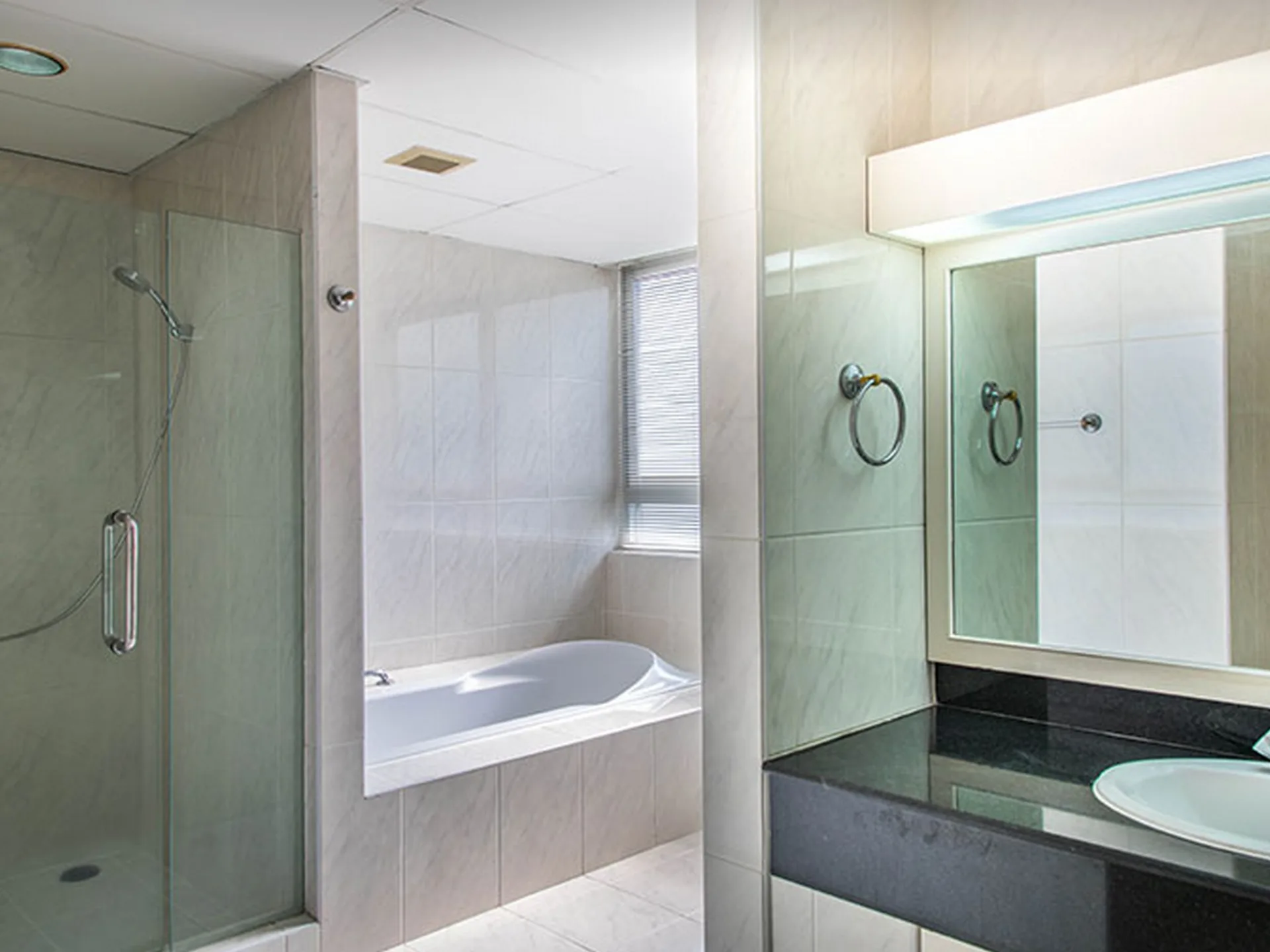 Property photos for Krungthep Thani Tower