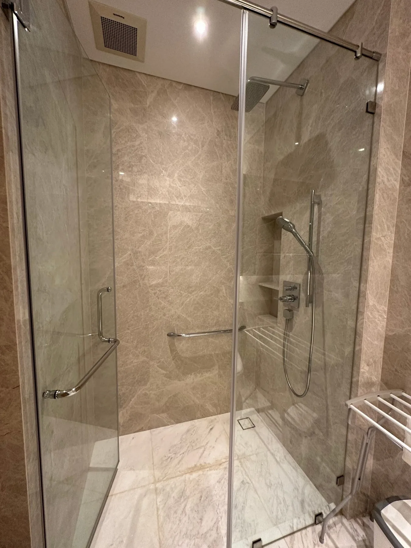 Property photos for Sindhorn Residence