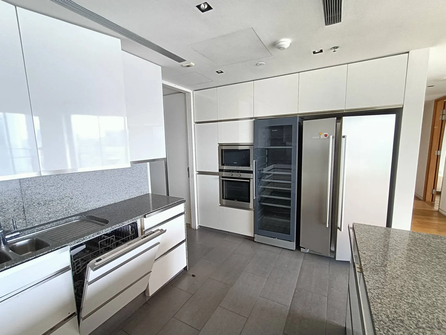 Property photos for The Met