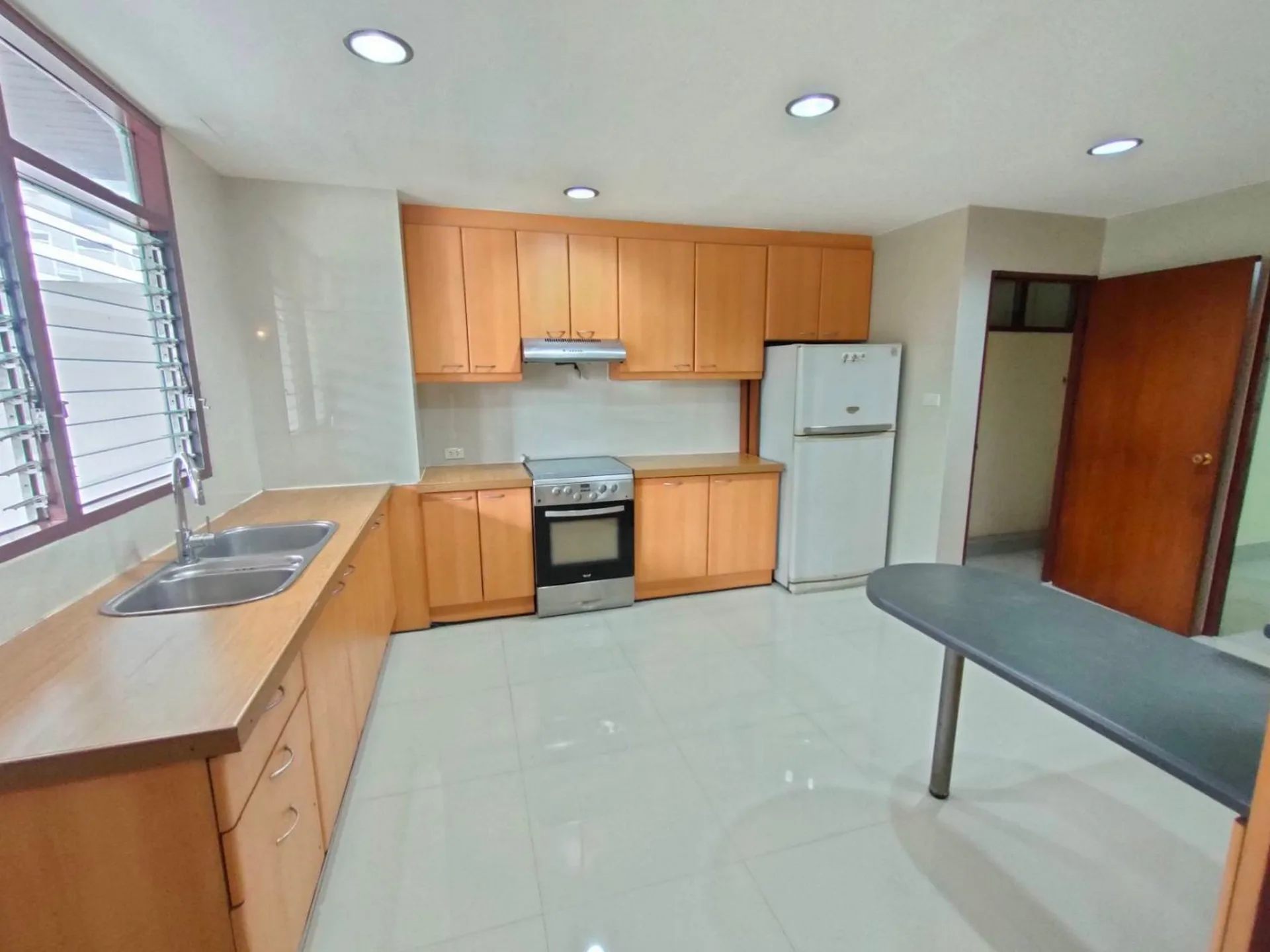 Property photos for Sriratana Mansion 1