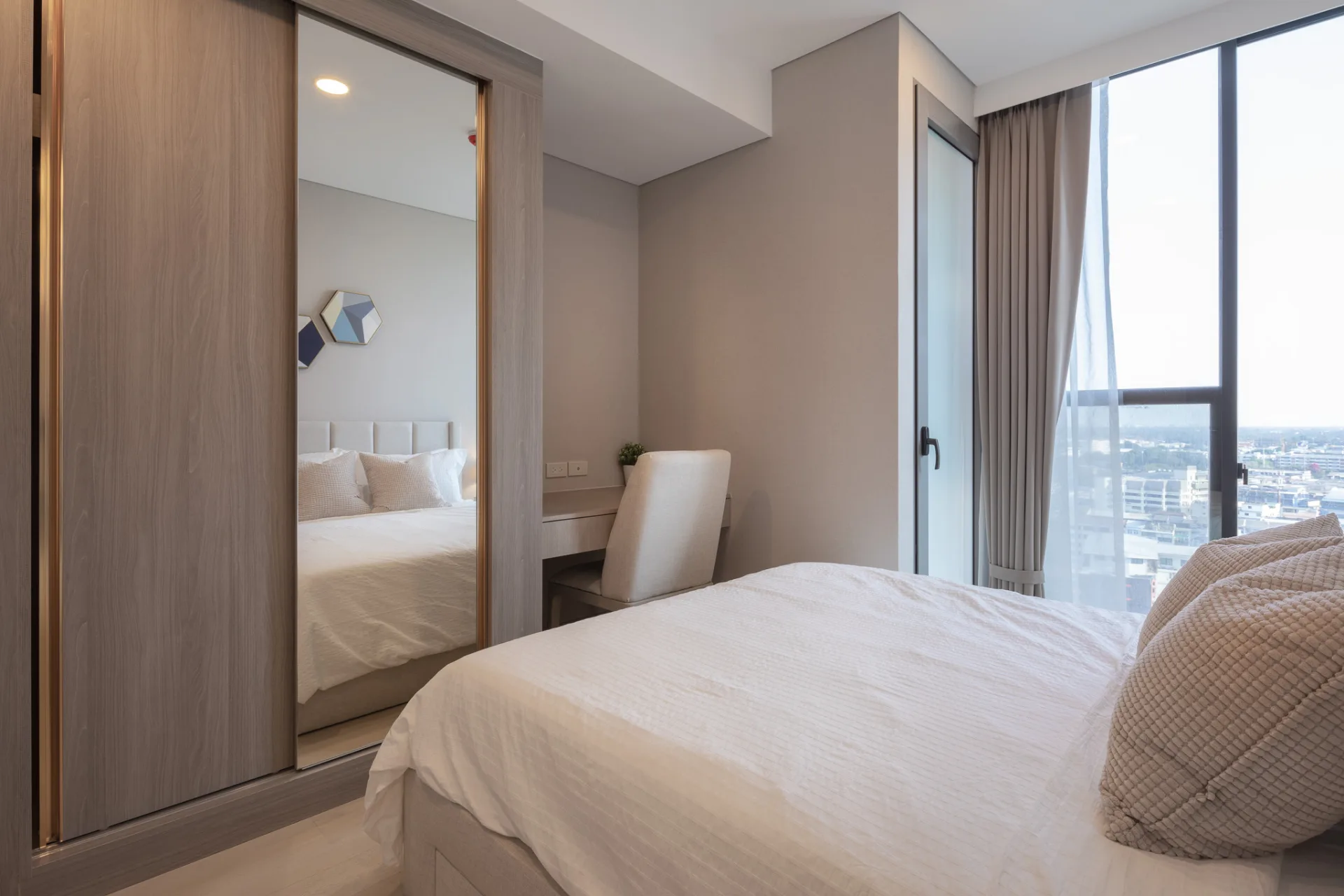 Property photos for Siamese Exclusive Queens