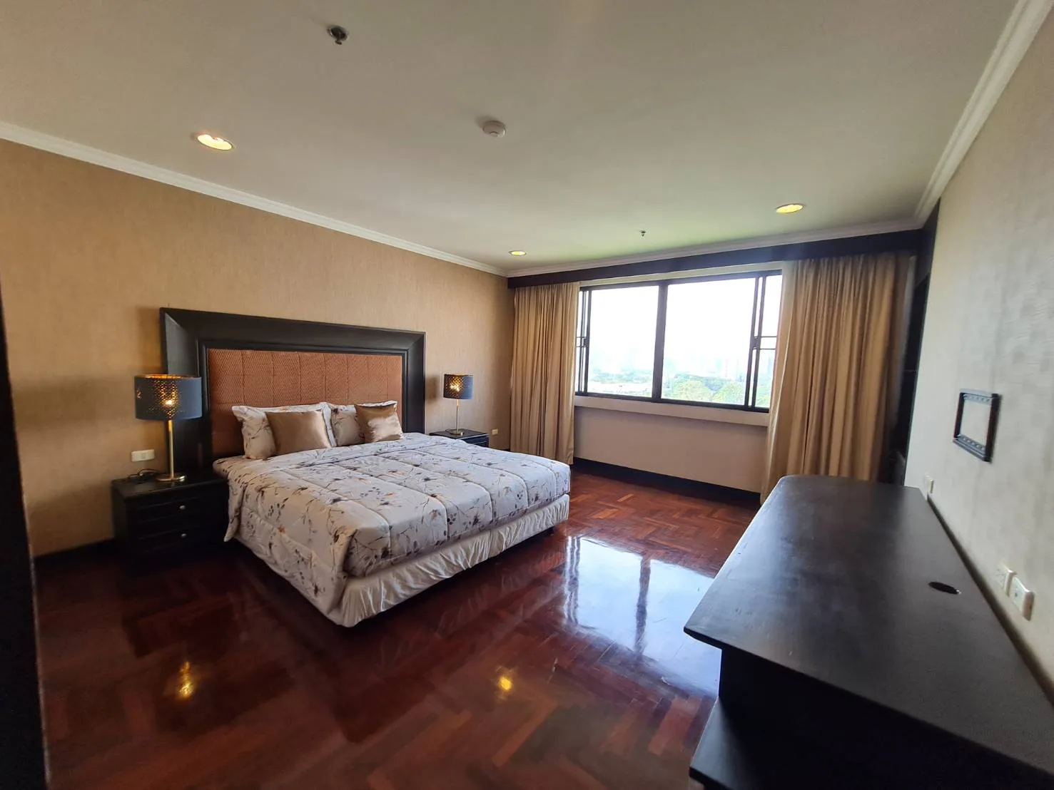 Property photos for Lake Green