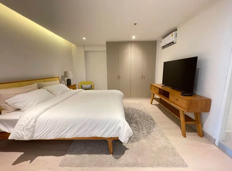 Property photos for State Tower