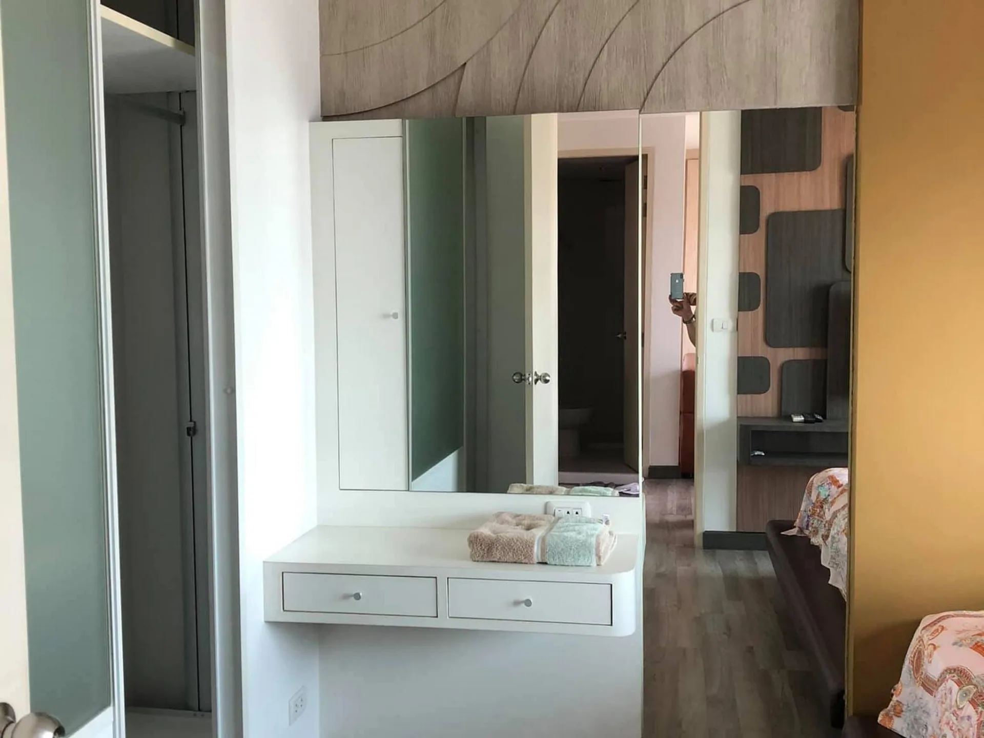 Property photos for The Parkland Grand Taksin