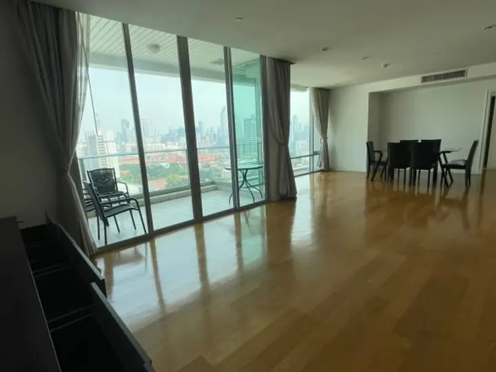 Property photos for Chamchuri Square Residence