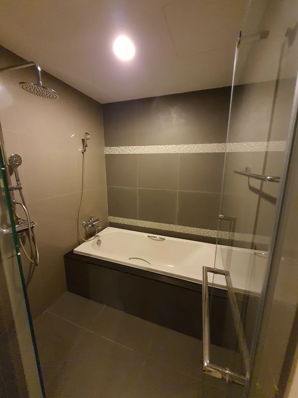 Property photos for The Crest Sukhumvit 34