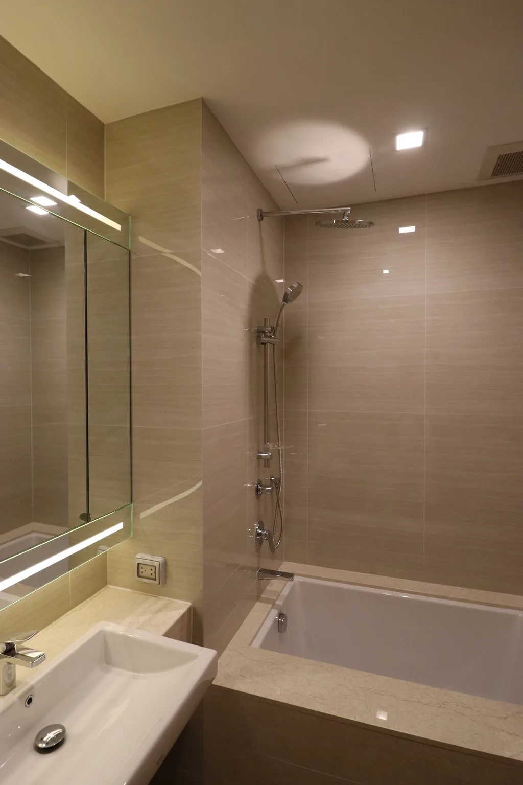 Property photos for Noble BE 33