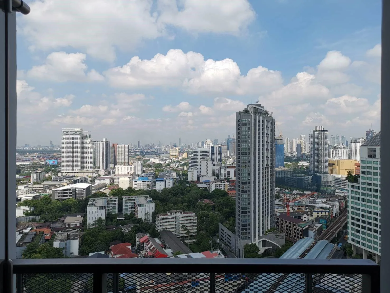 Property photos for The Room Sukhumvit 69