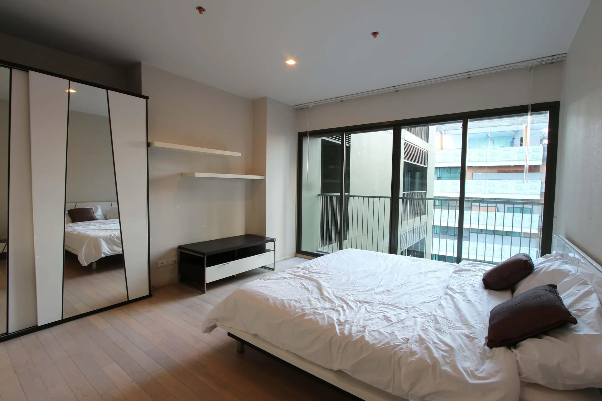 Property photos for Noble Solo