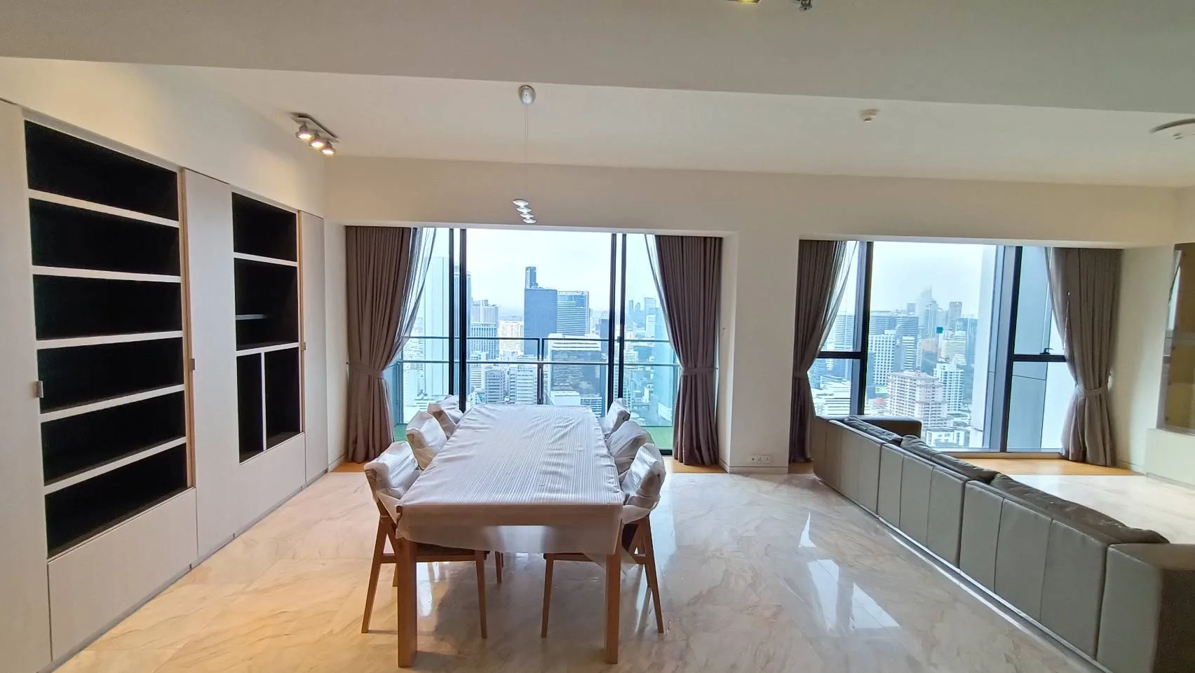 Property photos for The Met