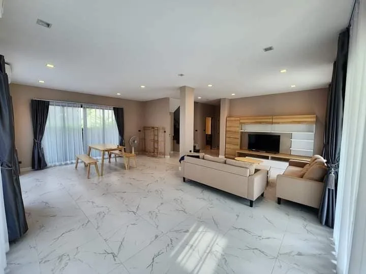 Property photos for Grand Bangkok Boulevard Viphavadi