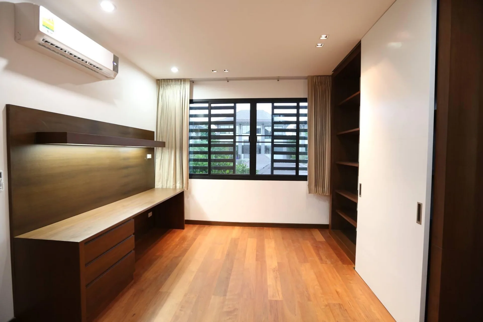 Property photos for Willow 49