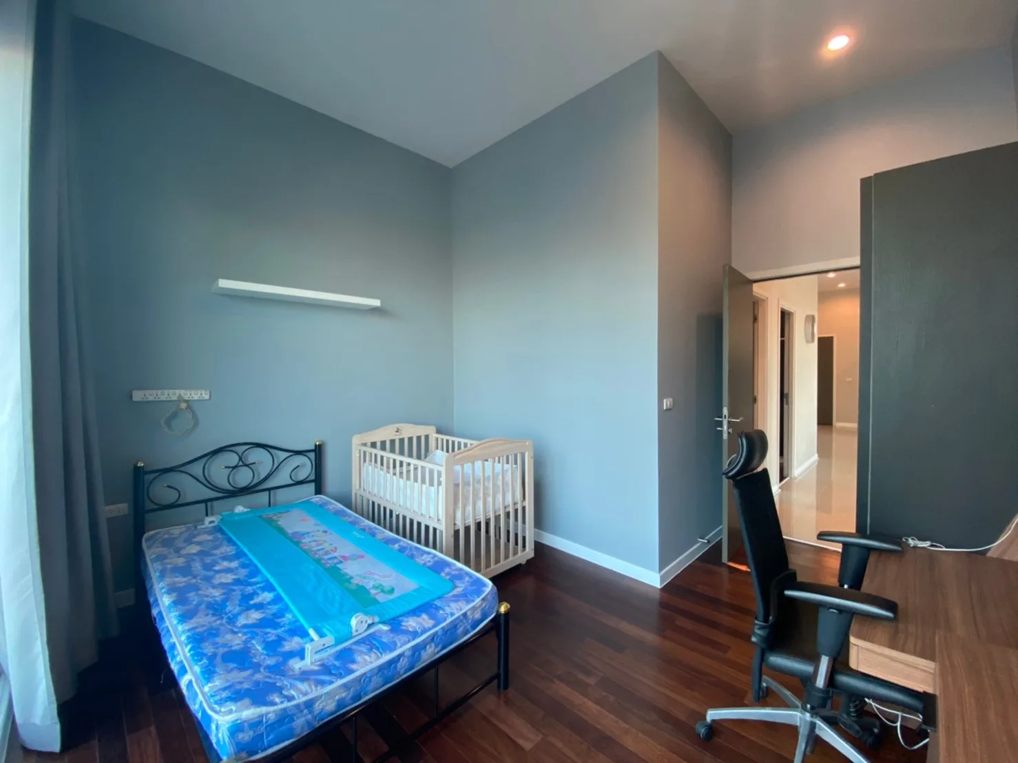 Property photos for Circle Condominium