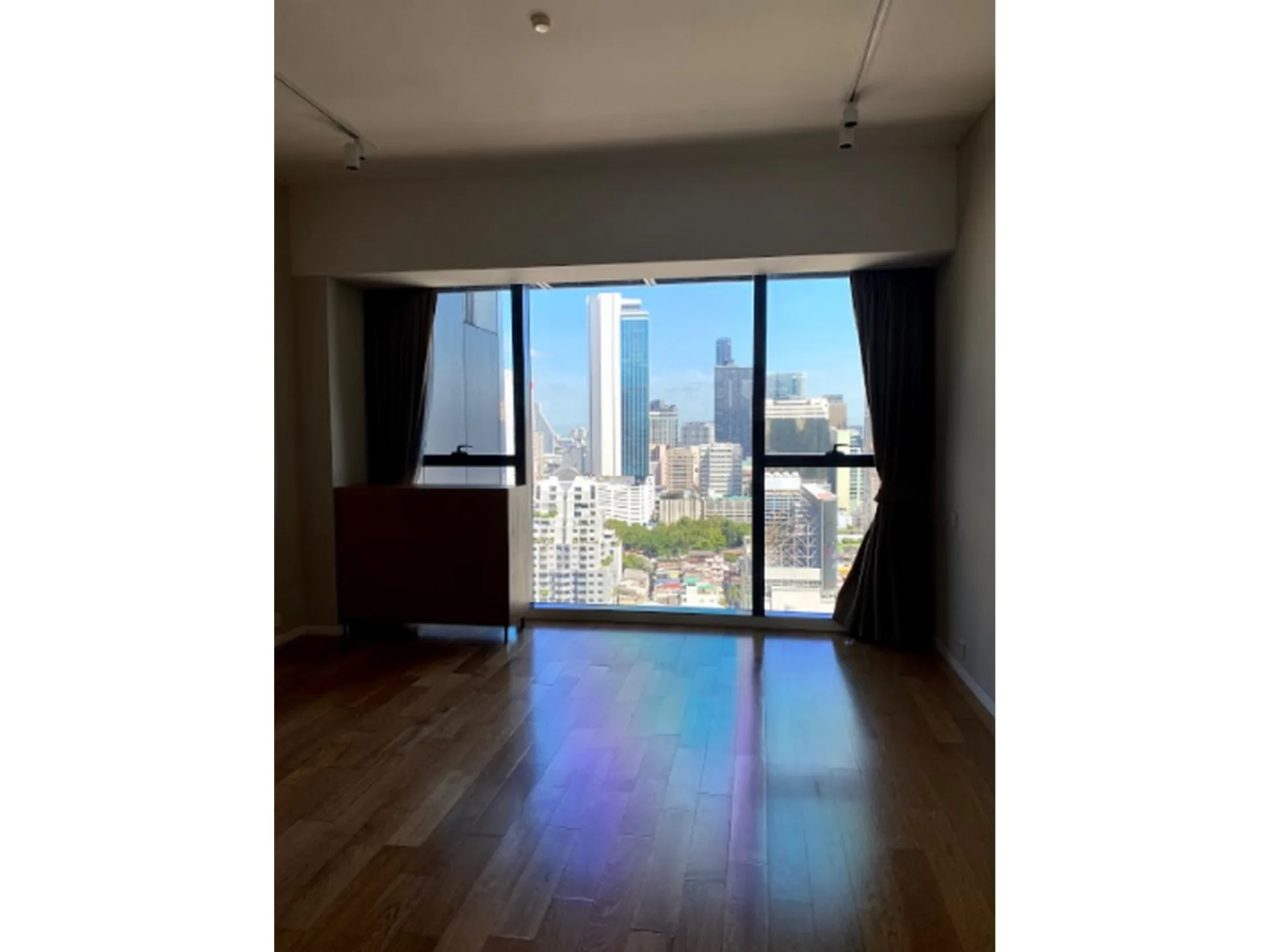 Property photos for The Met