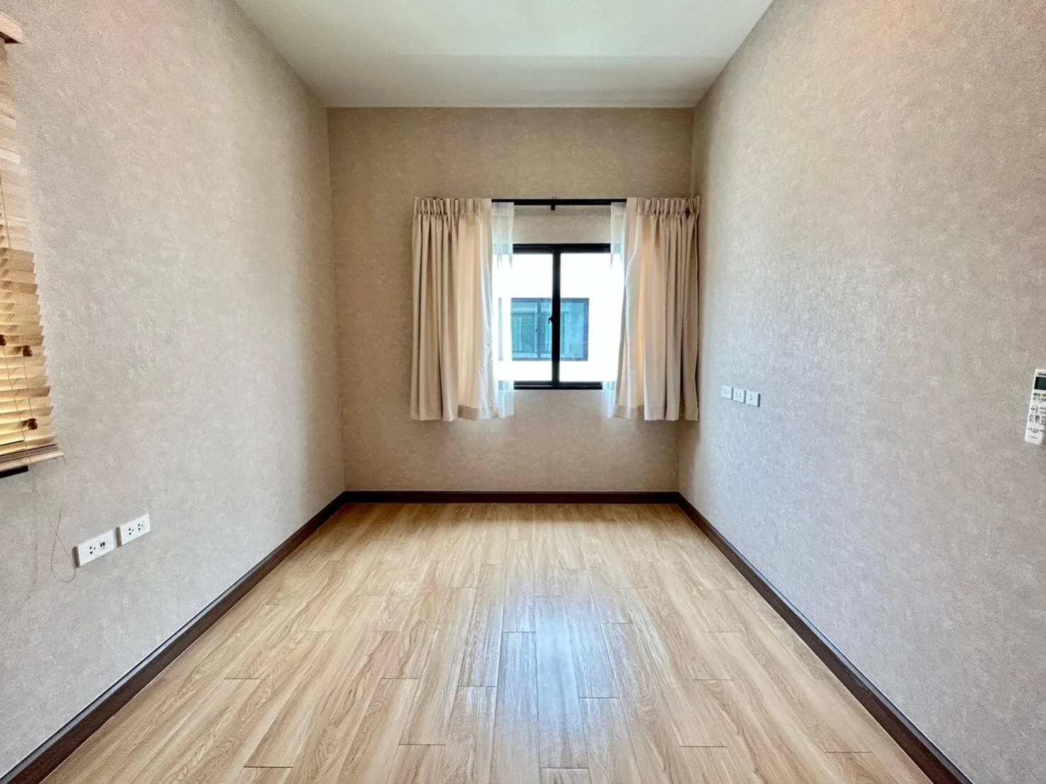 Property photos for Grand Britania Wongwaen Ramindra