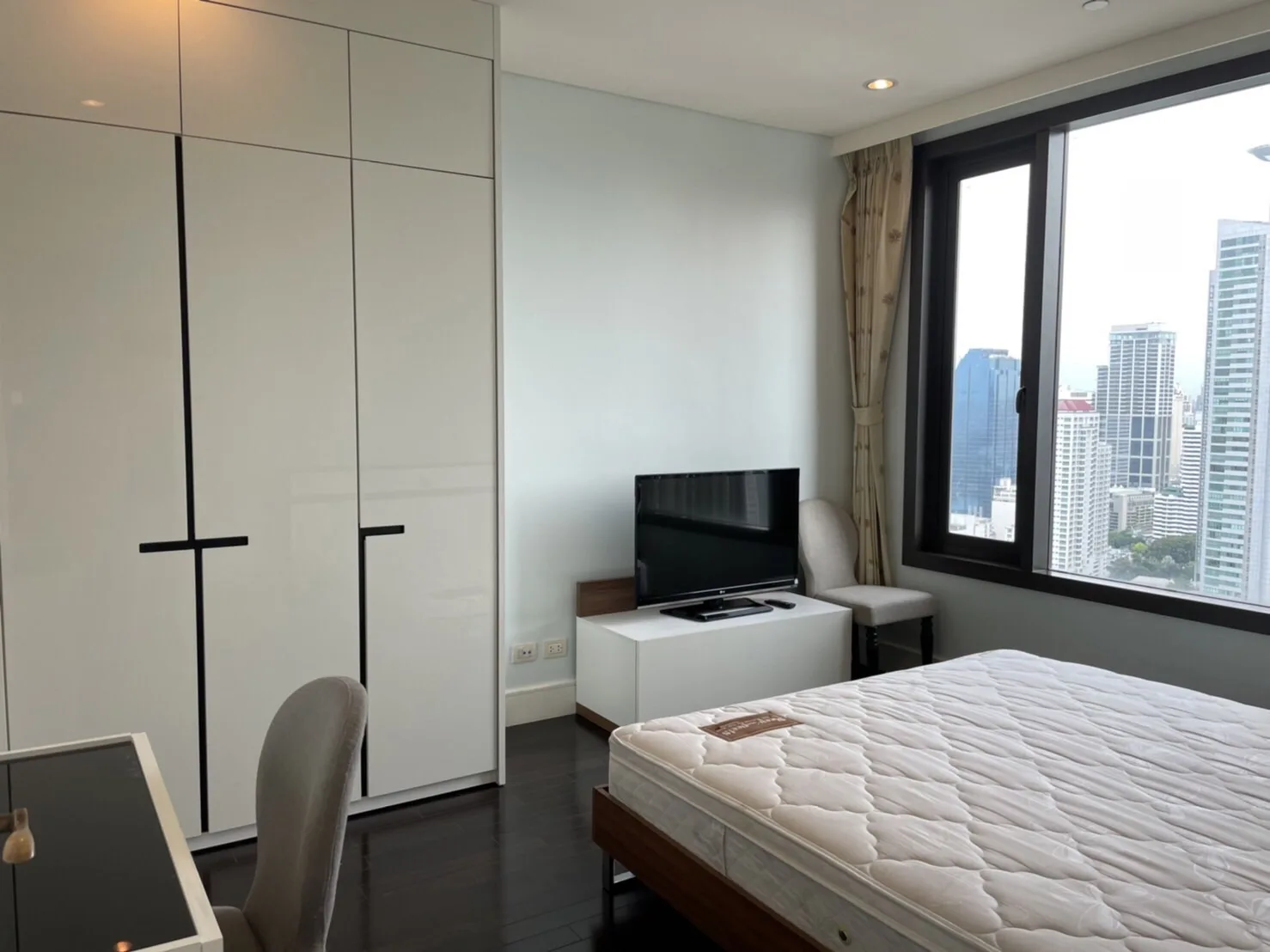 Property photos for Aguston Sukhumvit 22