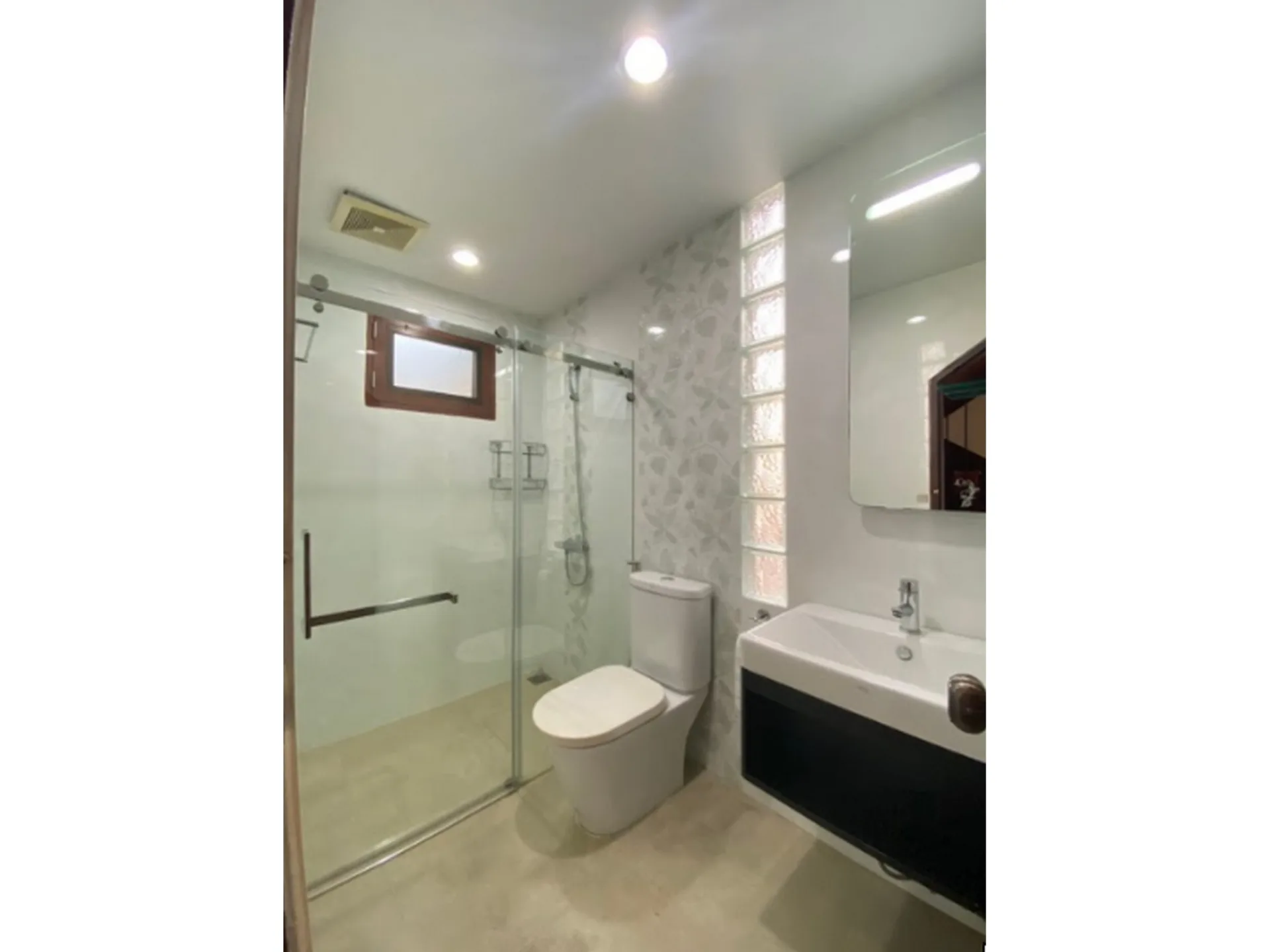 Property photos for 13 Yaek Soi Sammit