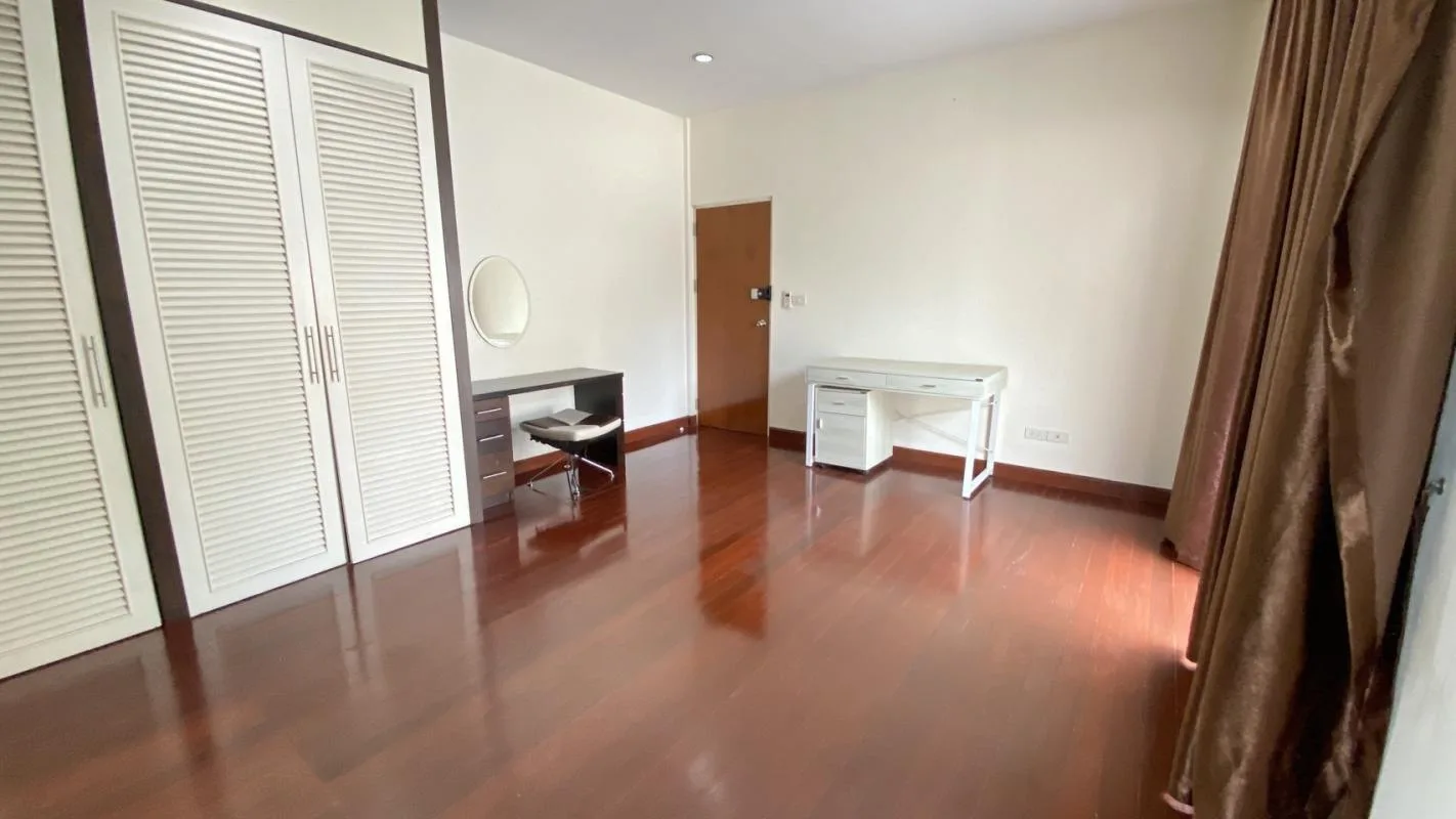 Property photos for Single House Suk. 63