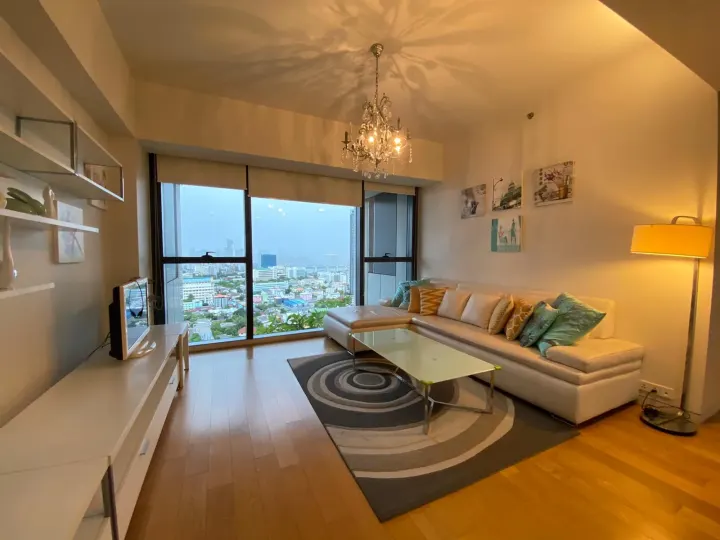 Property photos for The Met