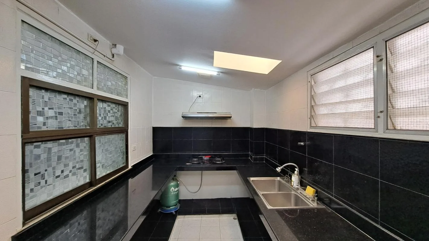 Property photos for Townhouse Soi Prasoet Di