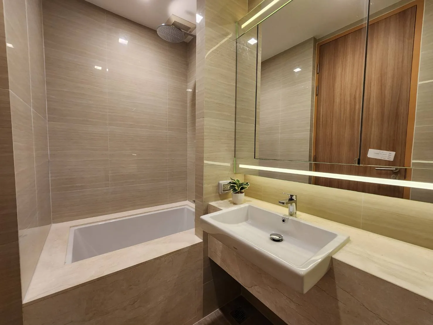 Property photos for Noble BE 33