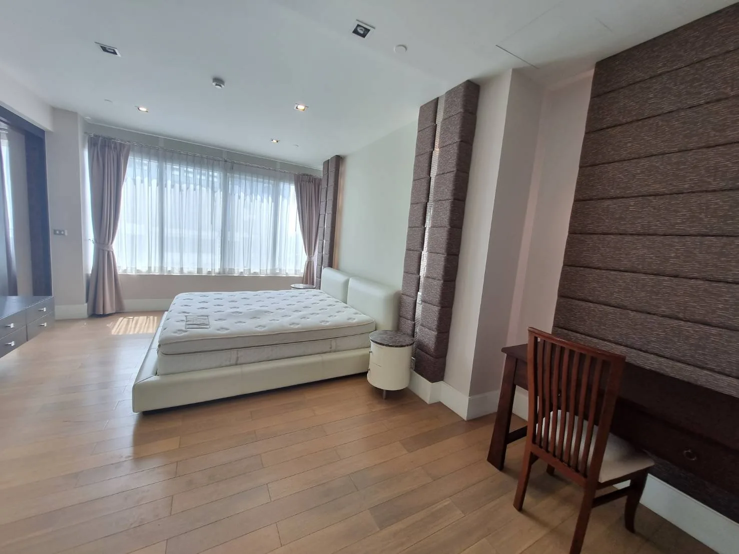 Property photos for Ideal 24