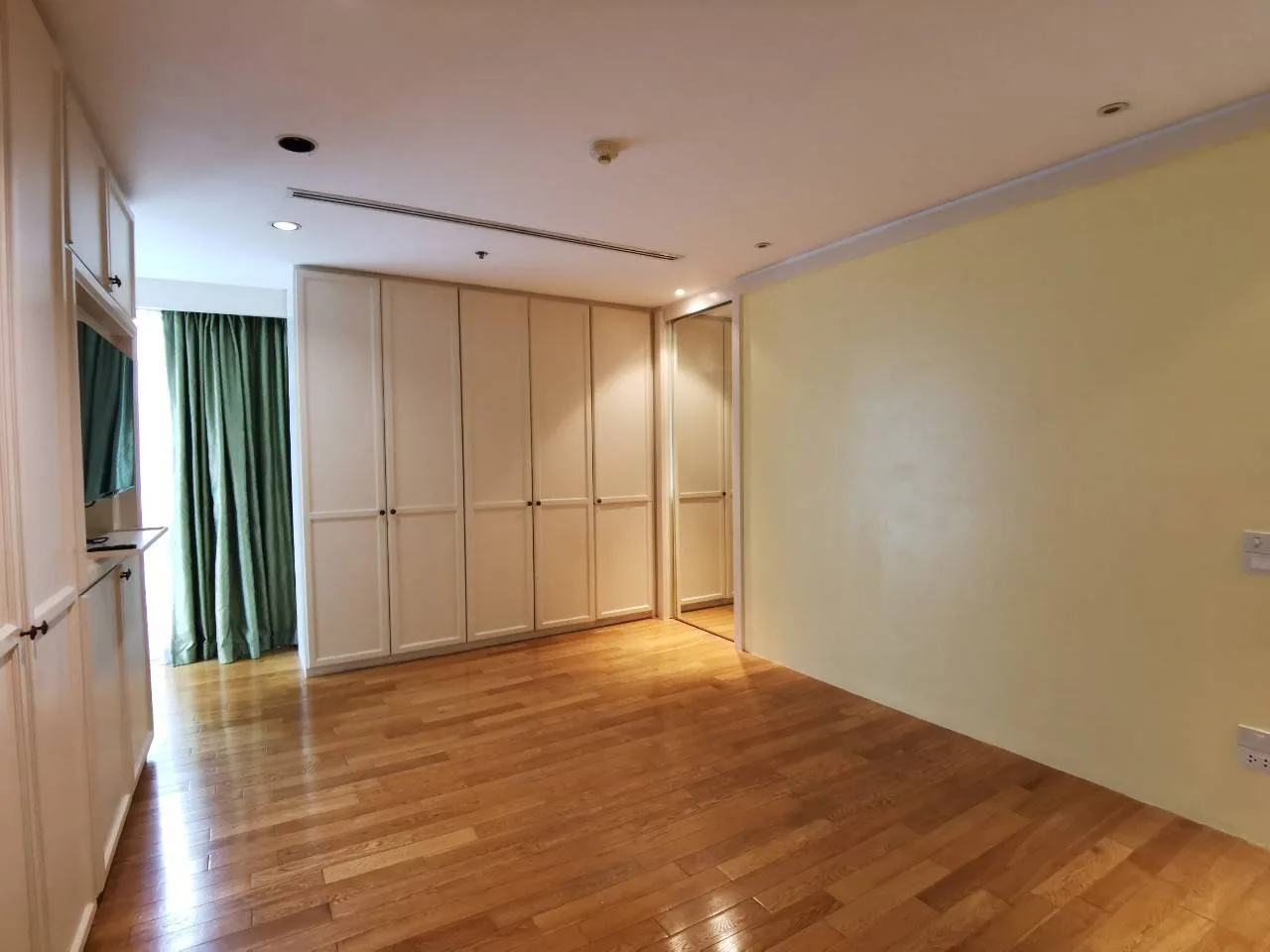Property photos for The Legend Saladaeng