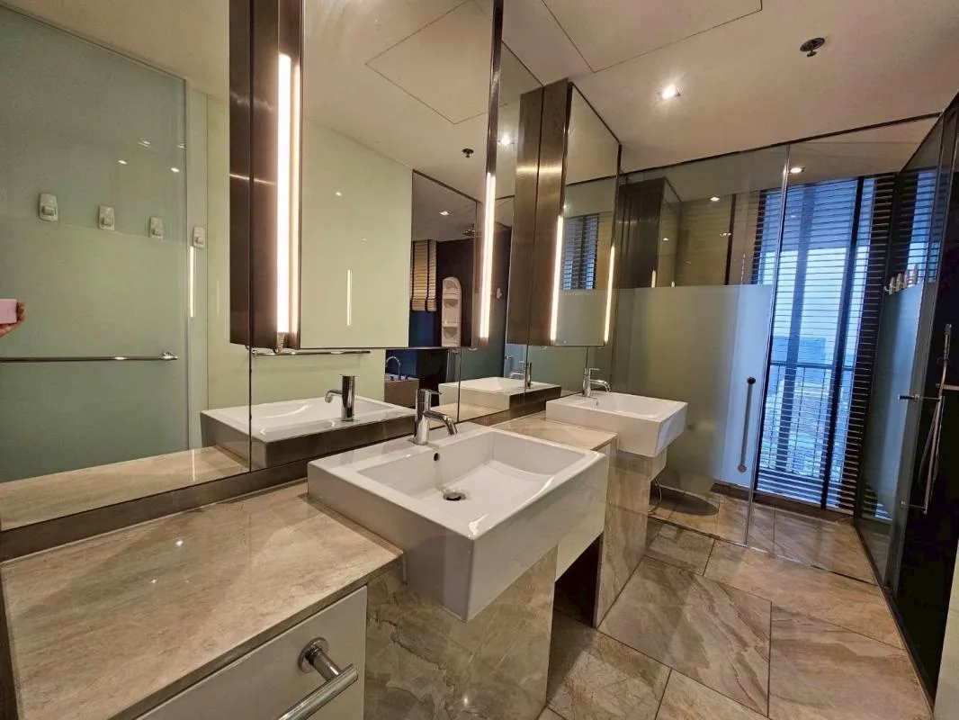 Property photos for The Met
