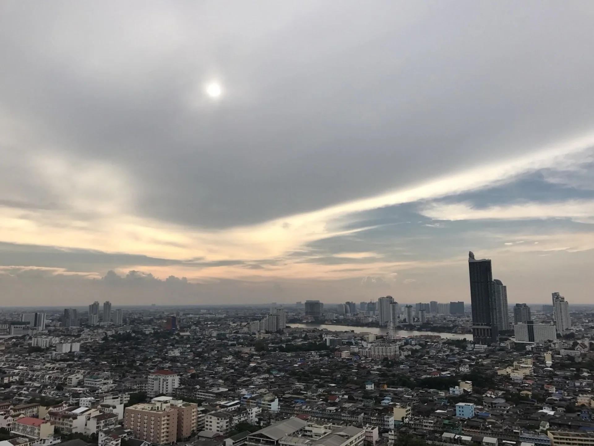 Property photos for The Key Sathorn - Charoenraj