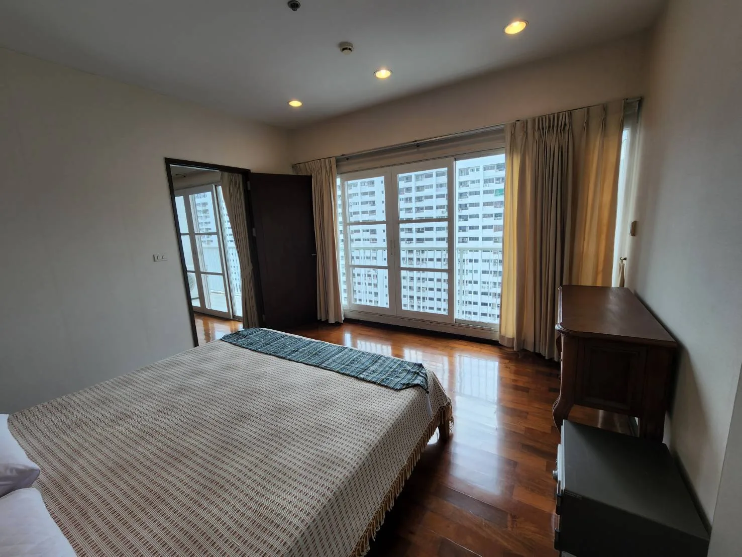 Property photos for Noble Ora