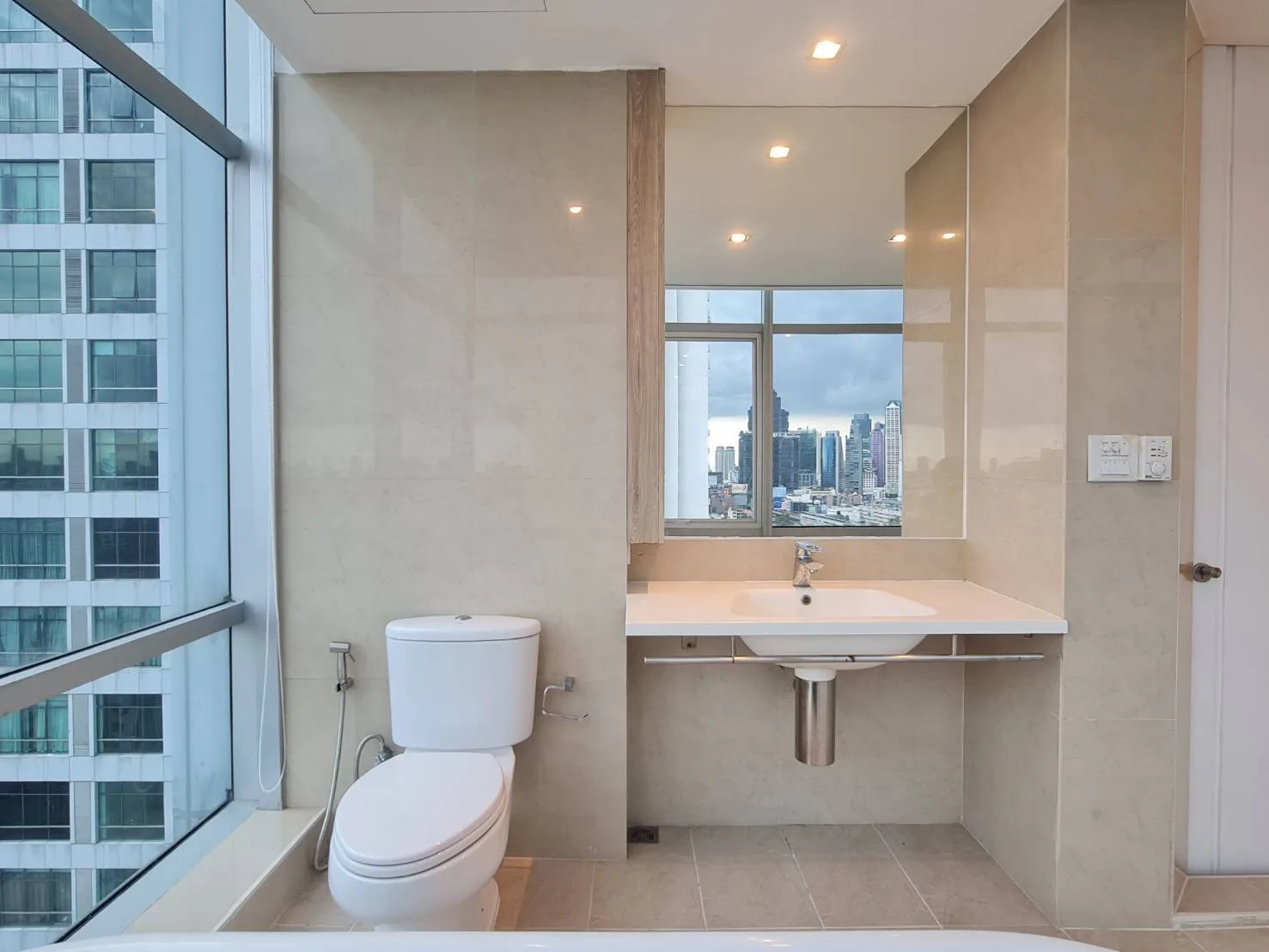 Property photos for Baan Sathorn Chaopraya