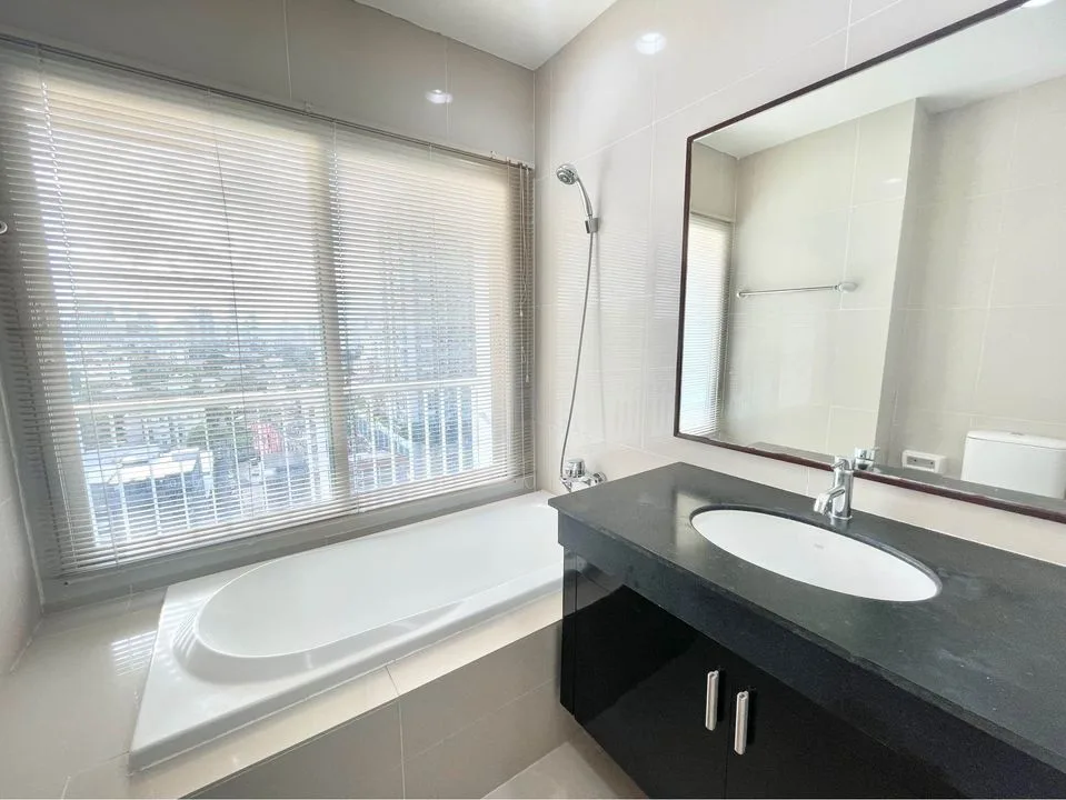 Property photos for Noble Ora