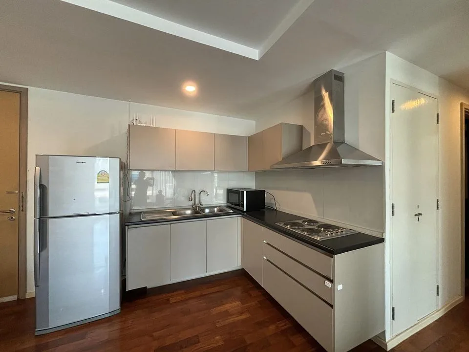 Property photos for Siri On 8