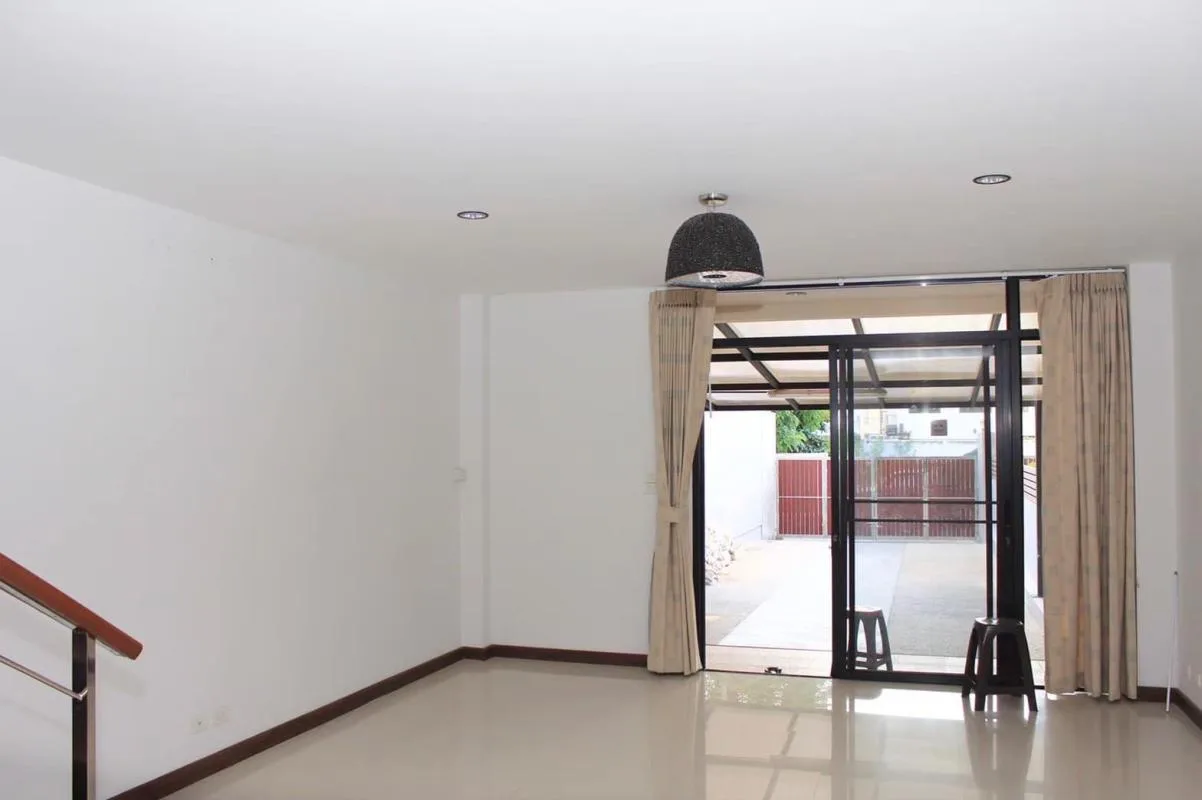 Property photos for Townhouse Soi Aree Samphan 7
