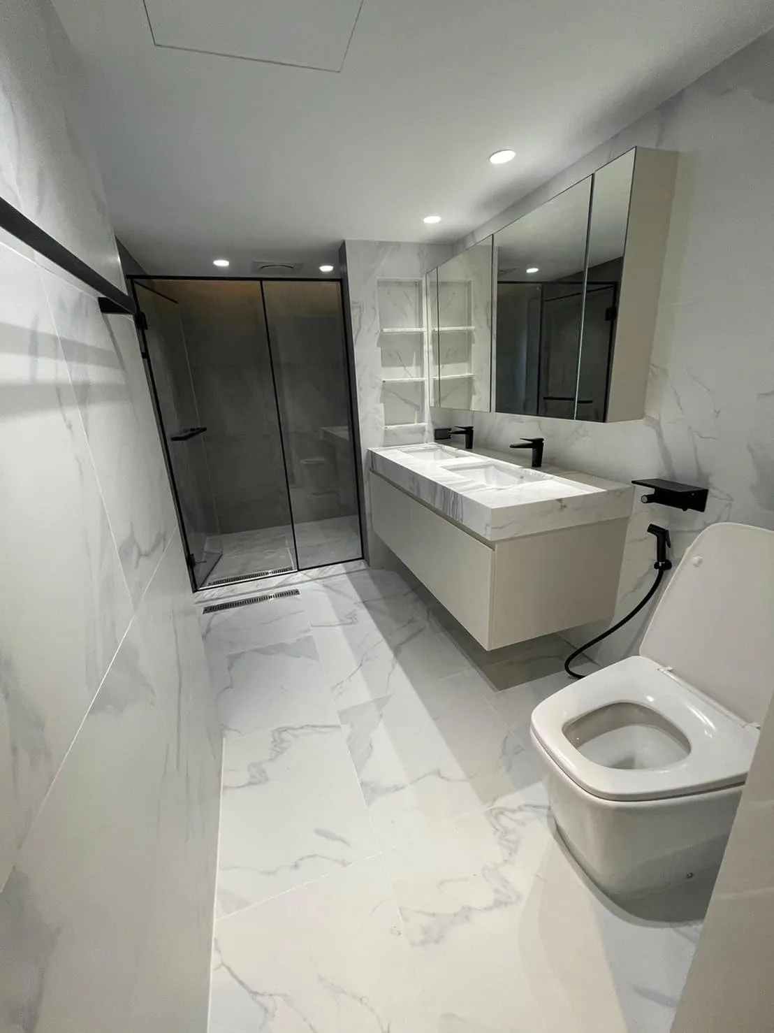 Property photos for State Tower