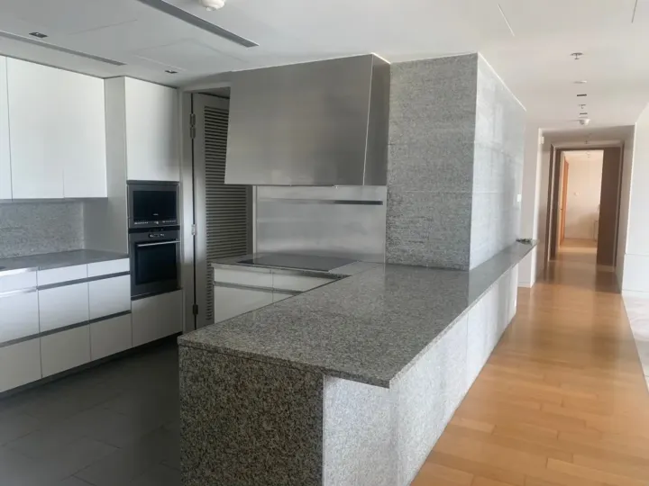 Property photos for The Met